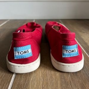 Toms canvas red shoes. Some wear. Size Y3. In good shape